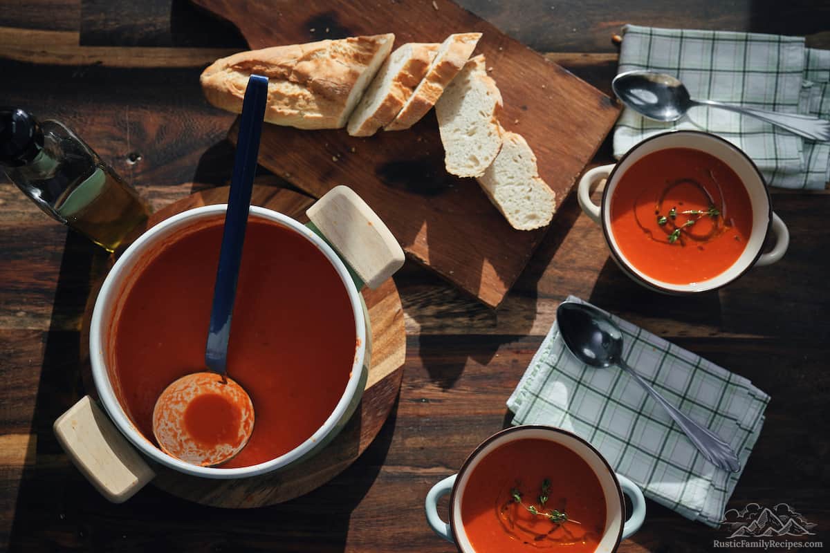 Tomato soup with chopped bread.