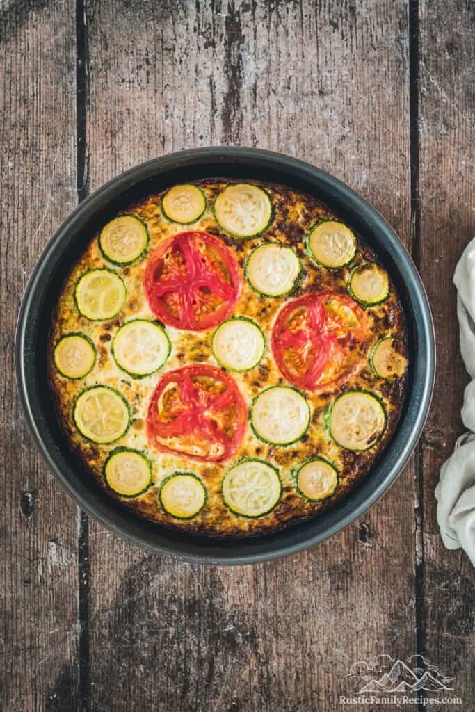 Baked zucchini quiche with zucchini and tomato slices