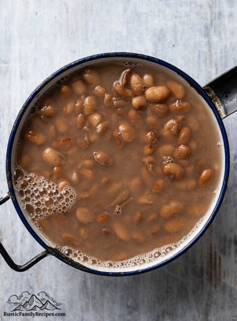 Frijoles de la Olla in a pot
