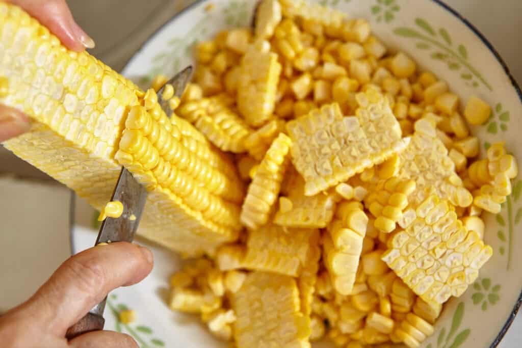 Cutting kernels off cob of corn