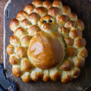 Bread shaped like a turkey