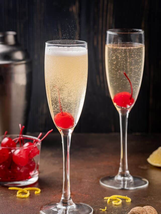 Two champagne flutes with french 76