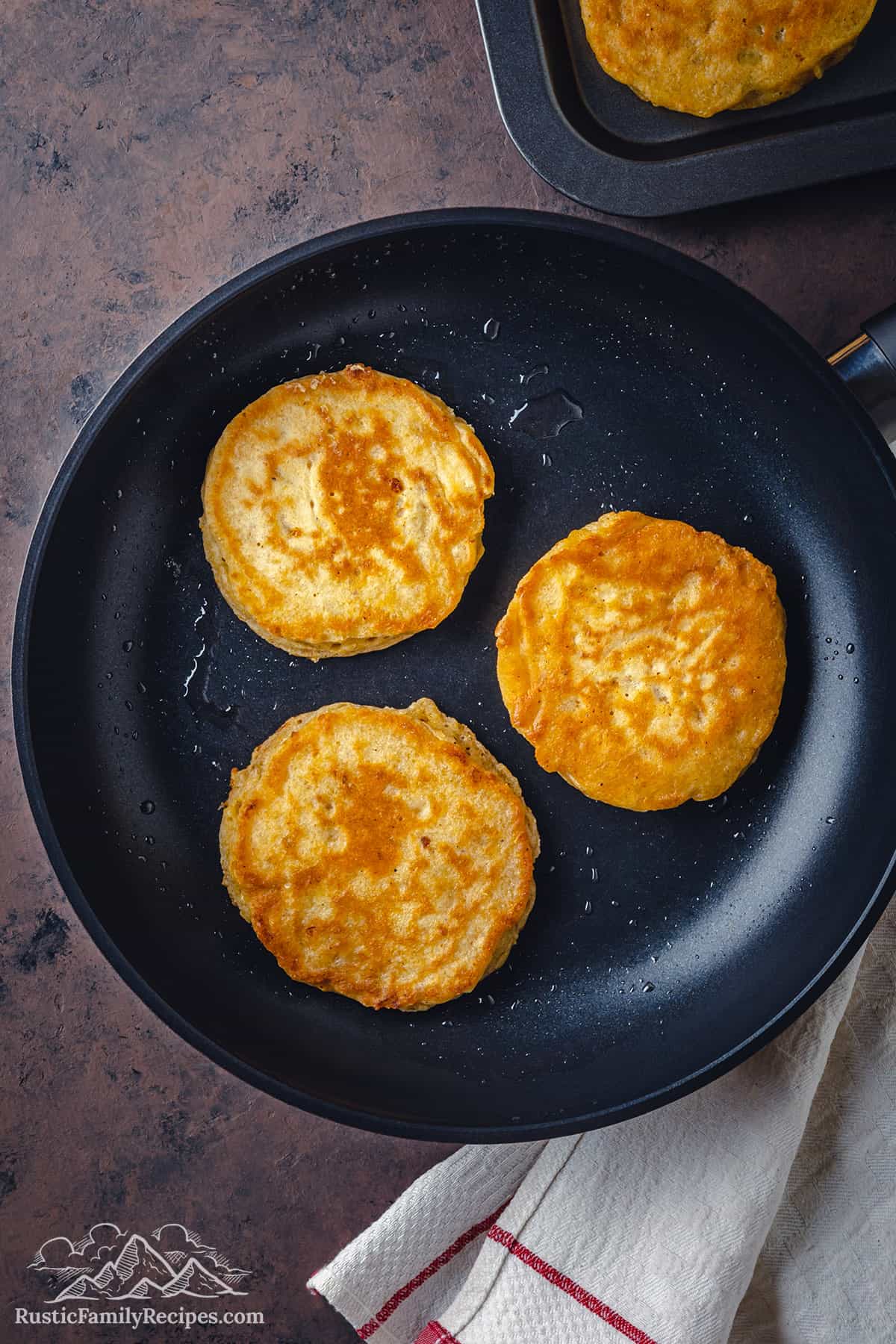 Golden hot cakes in a skillet