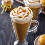 Two caramel brulee lattes with mantecadas
