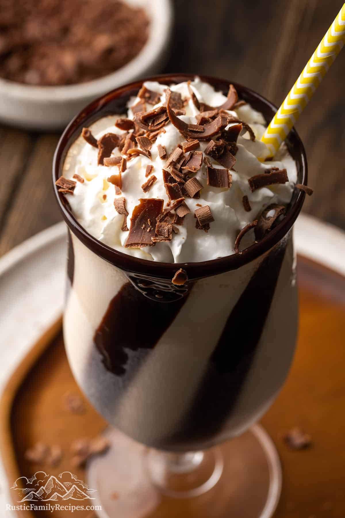 A mudslide drink with chocolate shavings on top